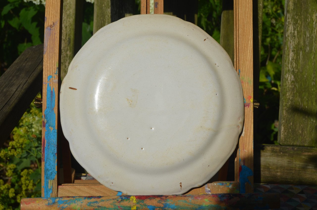 Div. aardewerk borden floraal decor op 1 na 19e/20e eeuw (2)