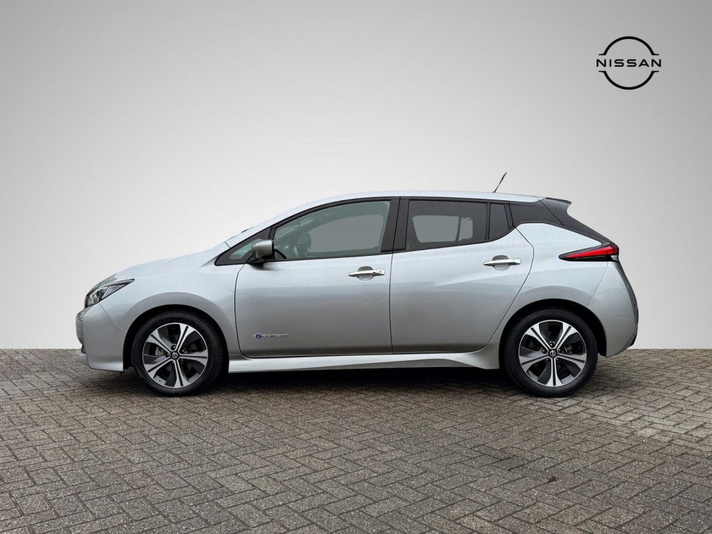 Nissan Leaf n-connecta 40 kwh | navigatie | 360° camera | stuur- + stoelver