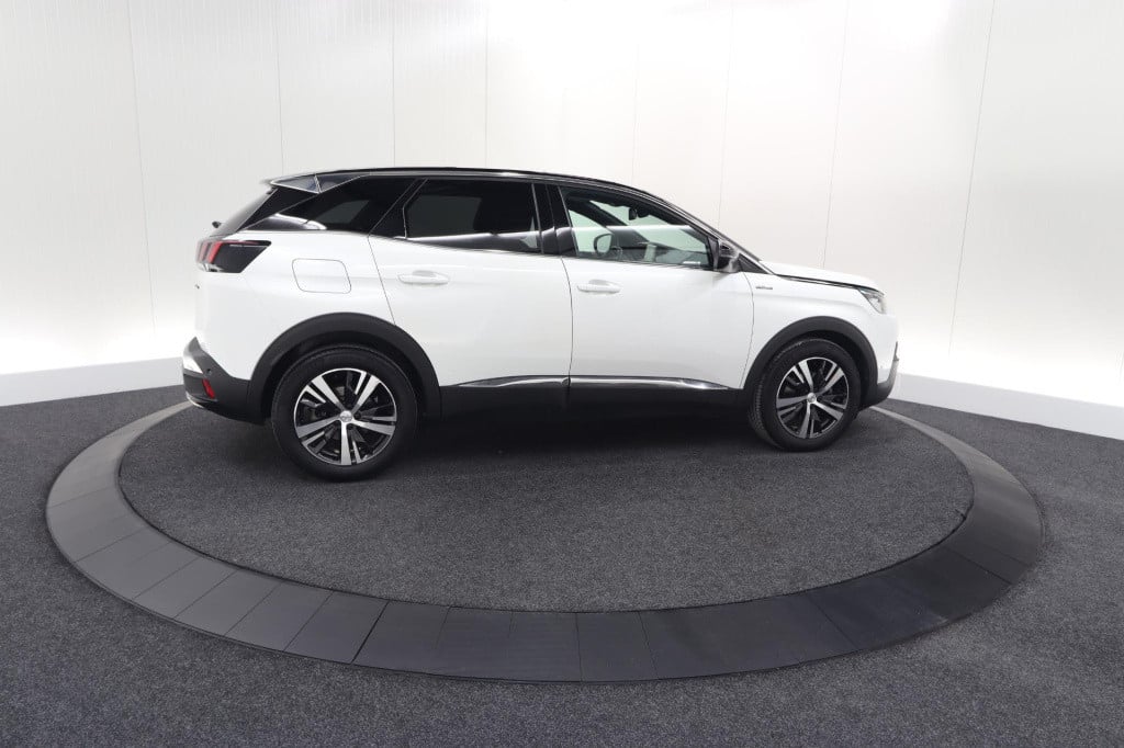 Peugeot 3008 puretech 130 gt-line | camera | dodehoekdetectie | navigatie |