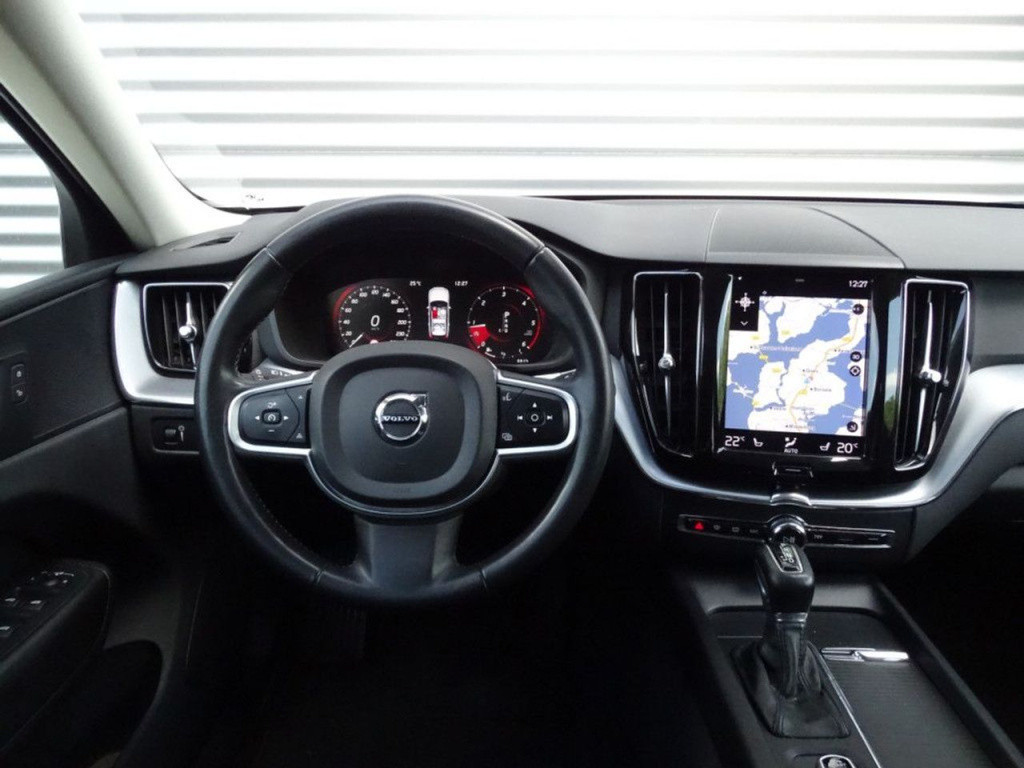 Volvo XC60 2.0 d4 momentum pro adapt. led | apple carplay/android auto
