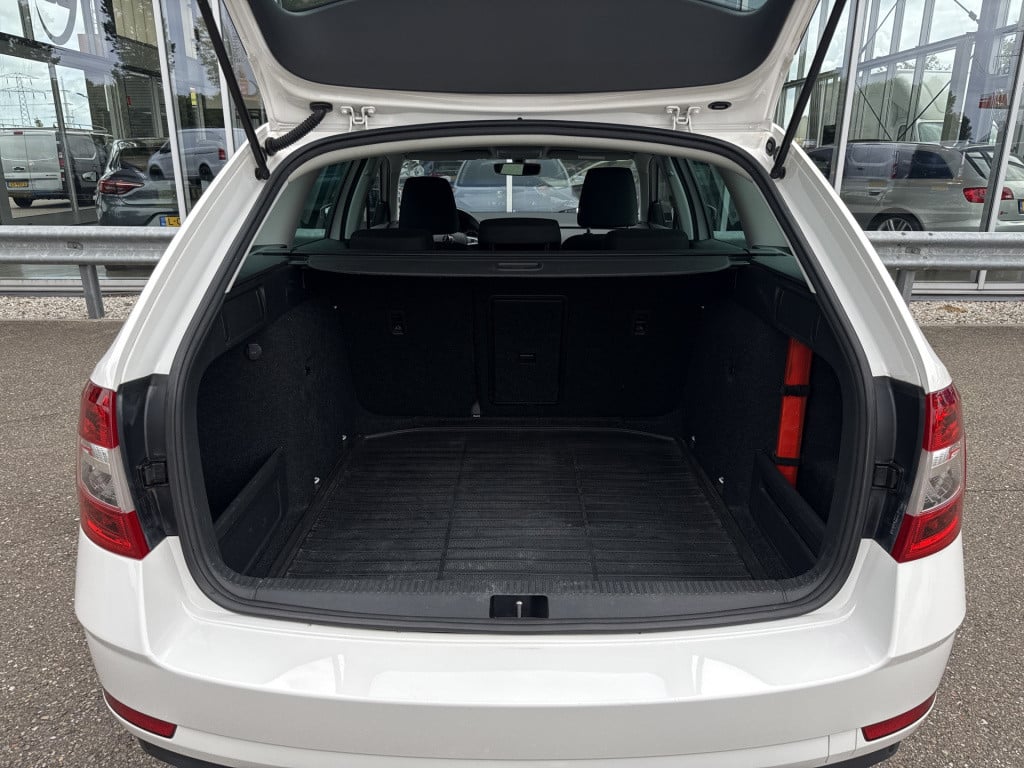 Skoda Octavia combi 1.0 tsi ambition business | nl-auto | navi | carplay | 