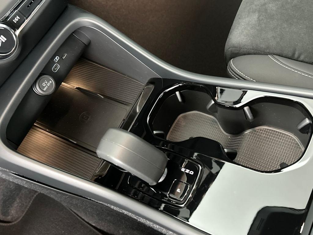 Volvo Ex40 extended range ultra dark europa