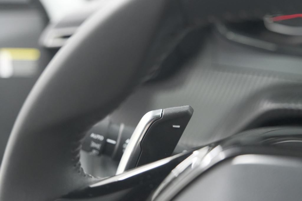 Peugeot 2008 puretech 130 eat8 allure | camera | navigatie | parkeersensore