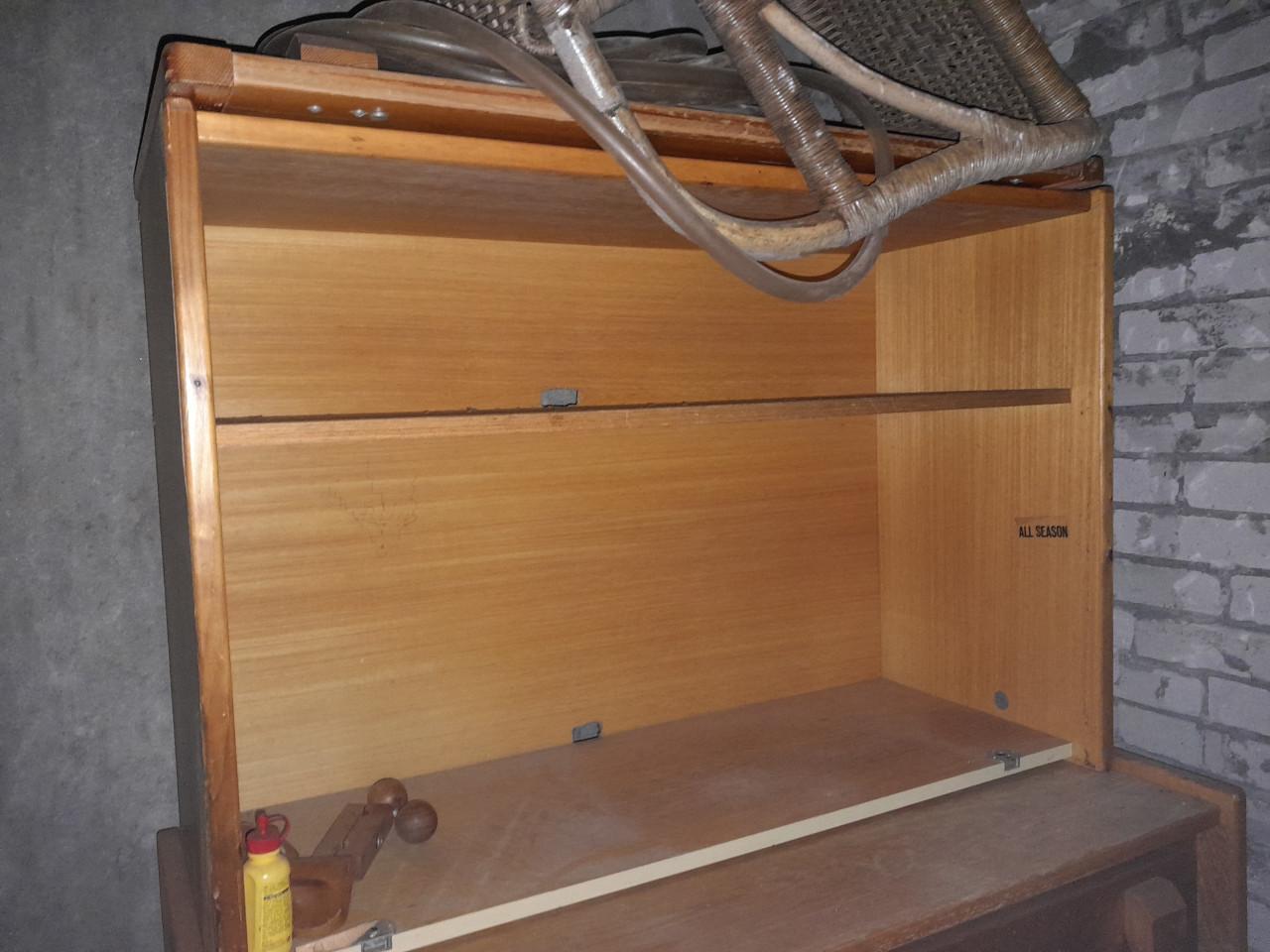 Massief Grenen houten kast met losse opzetkast