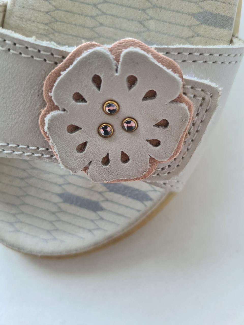 Ecru leren klittenband sandalen van Ecco  Maat 34