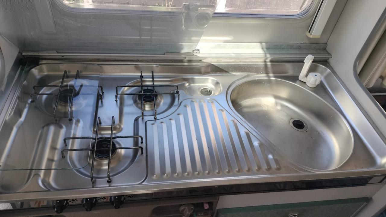 Beyerland 350 DD met luifel