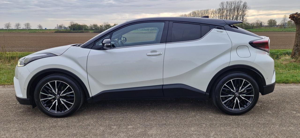 Toyota chr 1.8 hybride bi-tone plus,trekhaak,leder,led