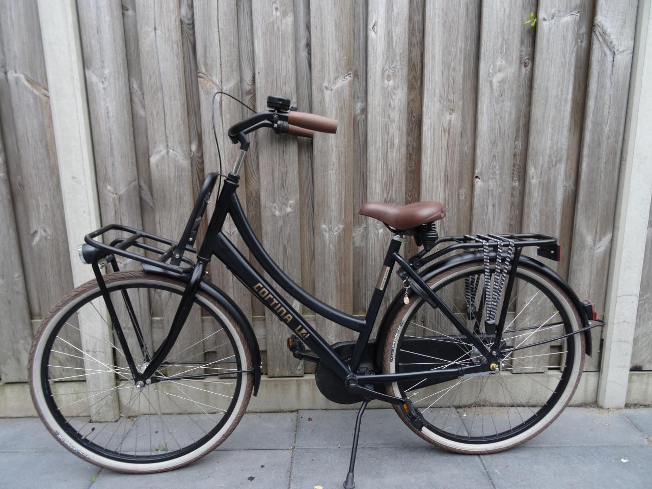 🚲 Cortina U4 – 26 inch – 3 versnellingen – zwart – jong model