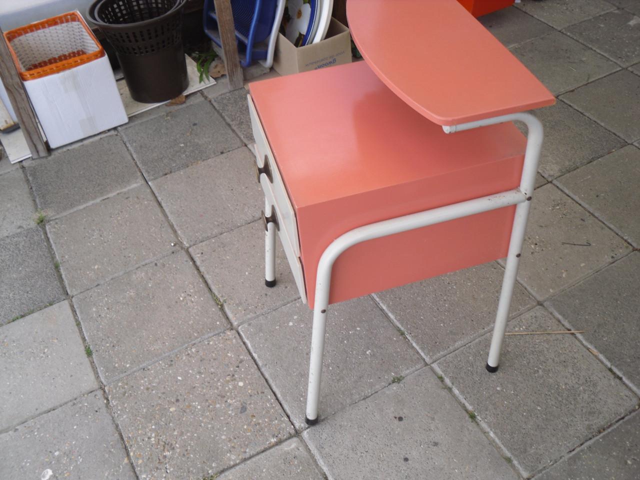 Oud nachtkastje