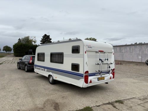 Hobby 500 kmfe stapelbed & stalling