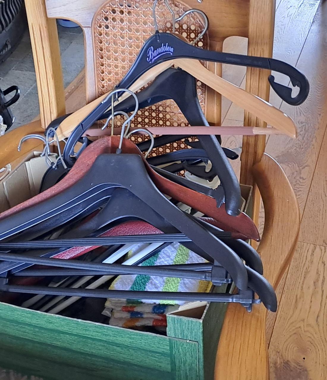 VANDAAG GRATIS af te halen: KLEDINGHANGERS