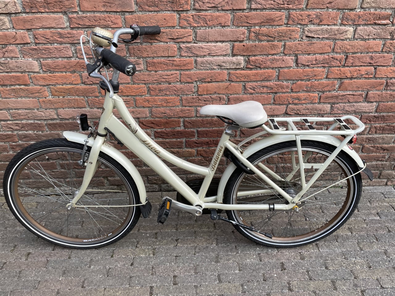 Batavus Diva 24 inch. meisjesfiets. 3 versnellingen.