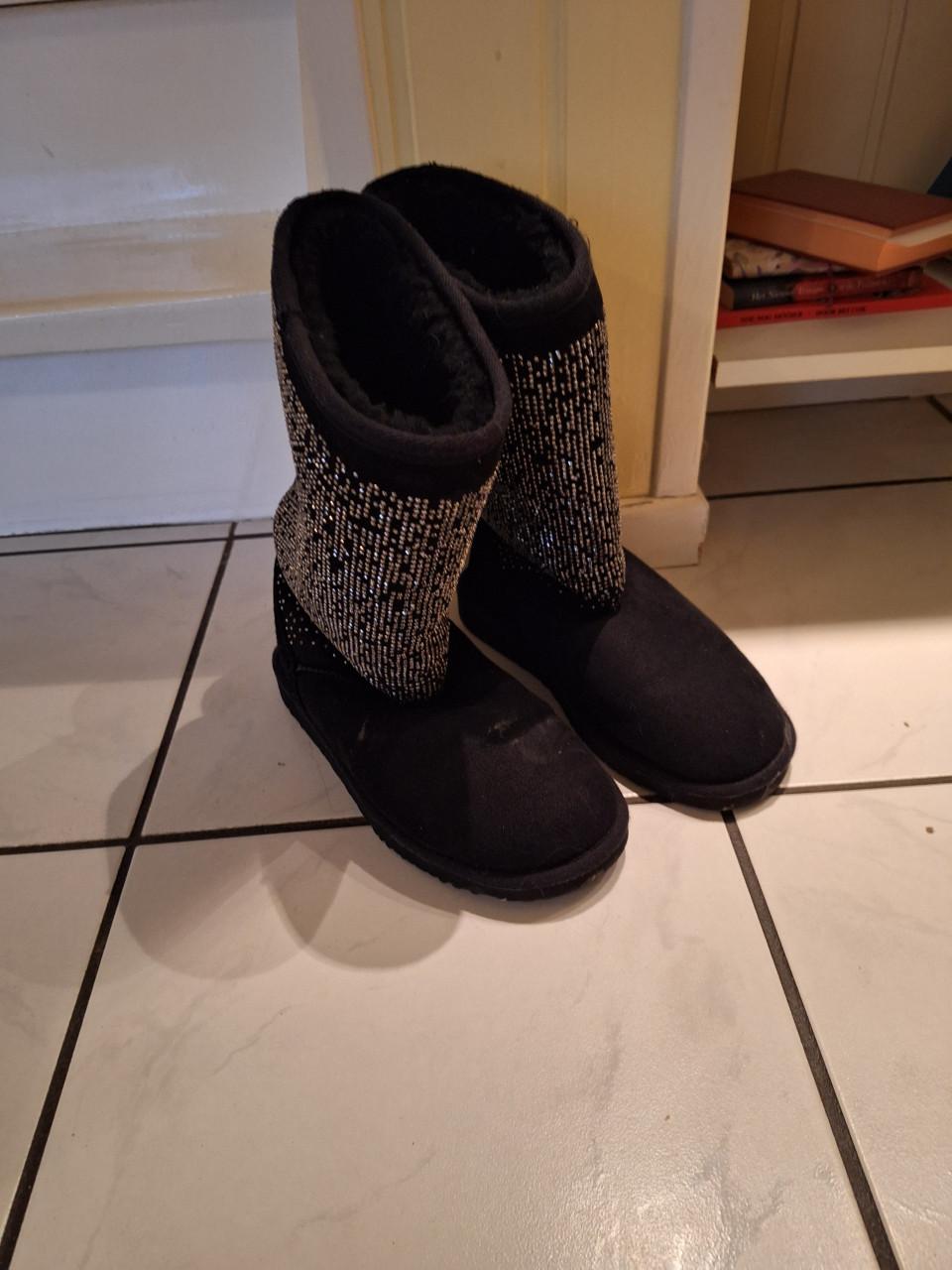 Mooie lange Uggs, zwart maat 38