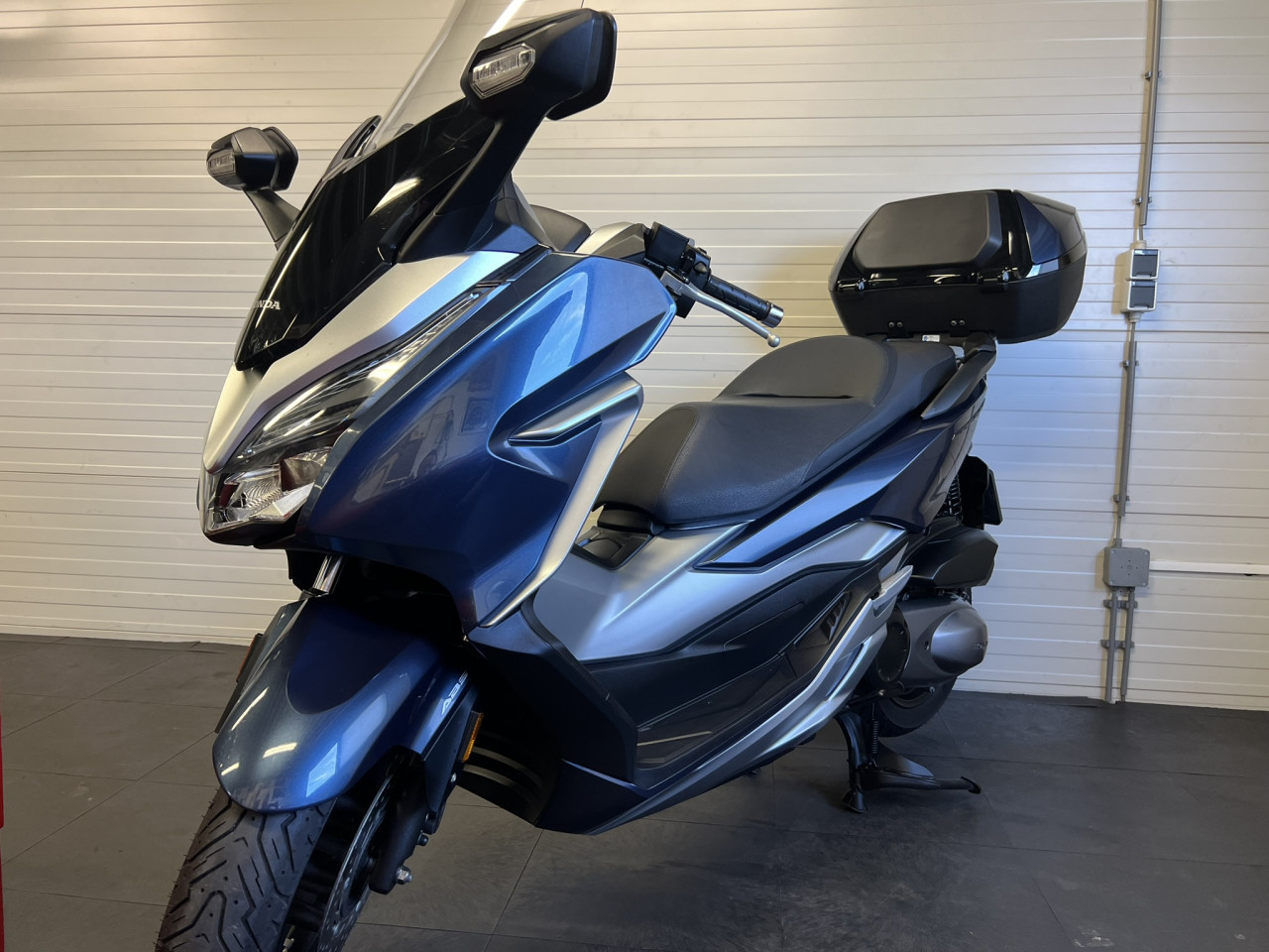 Goed onderhouden Honda NSS 300 Forza ABS motorscooter!