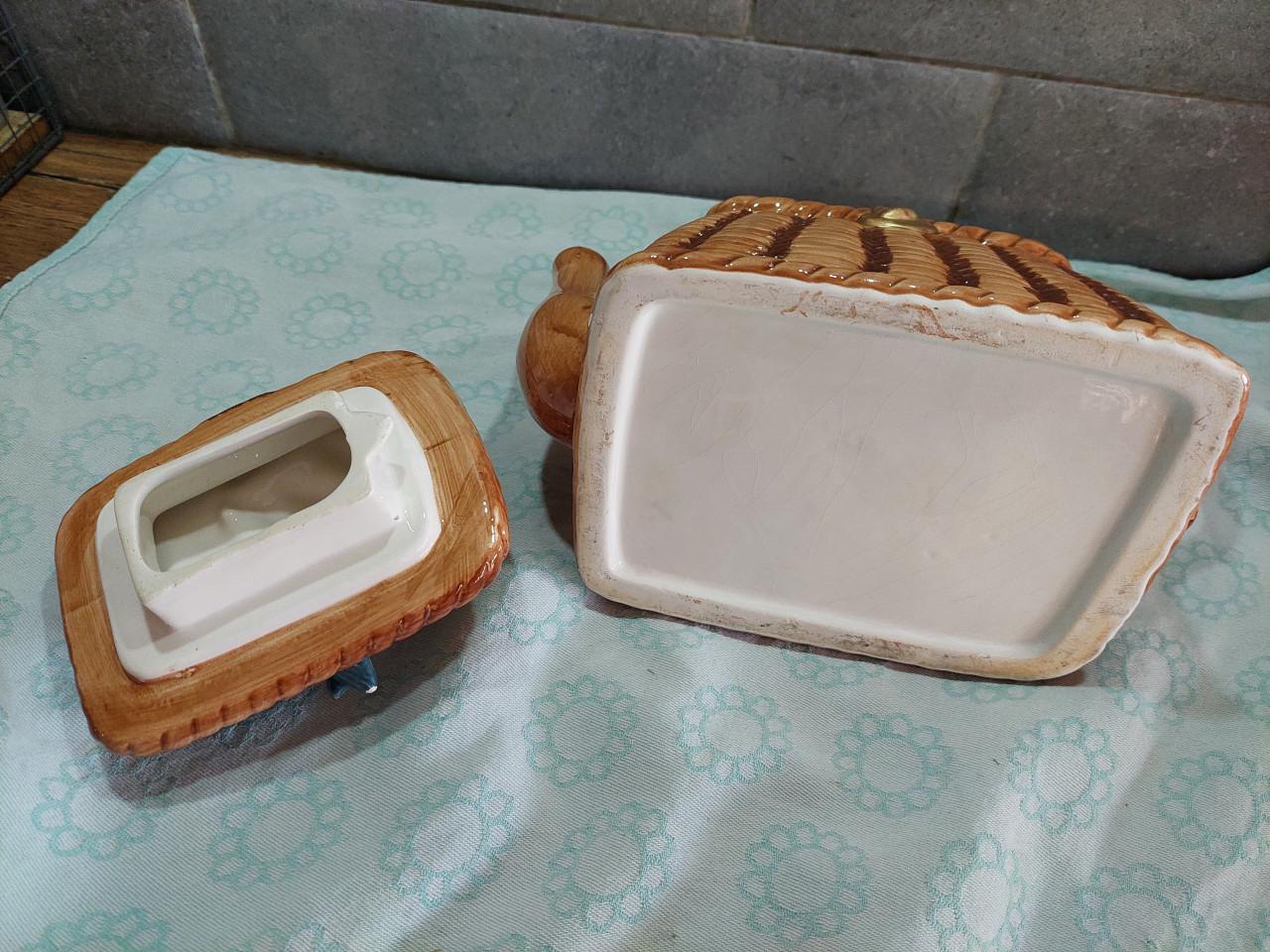 Aparte stenen theepot "rieten mand)