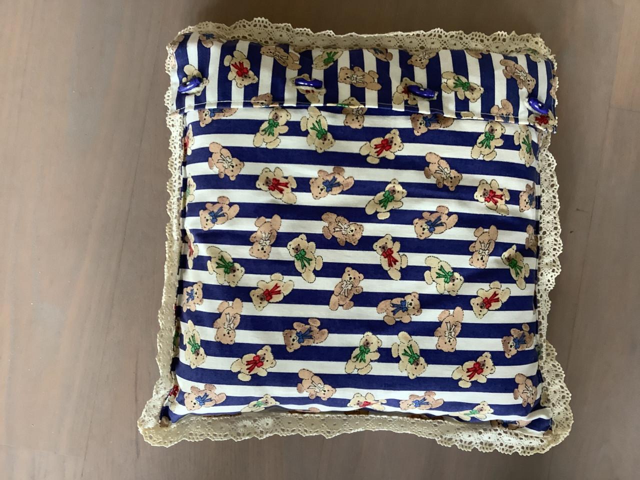 Rotan kinderstoeltje met kussentje