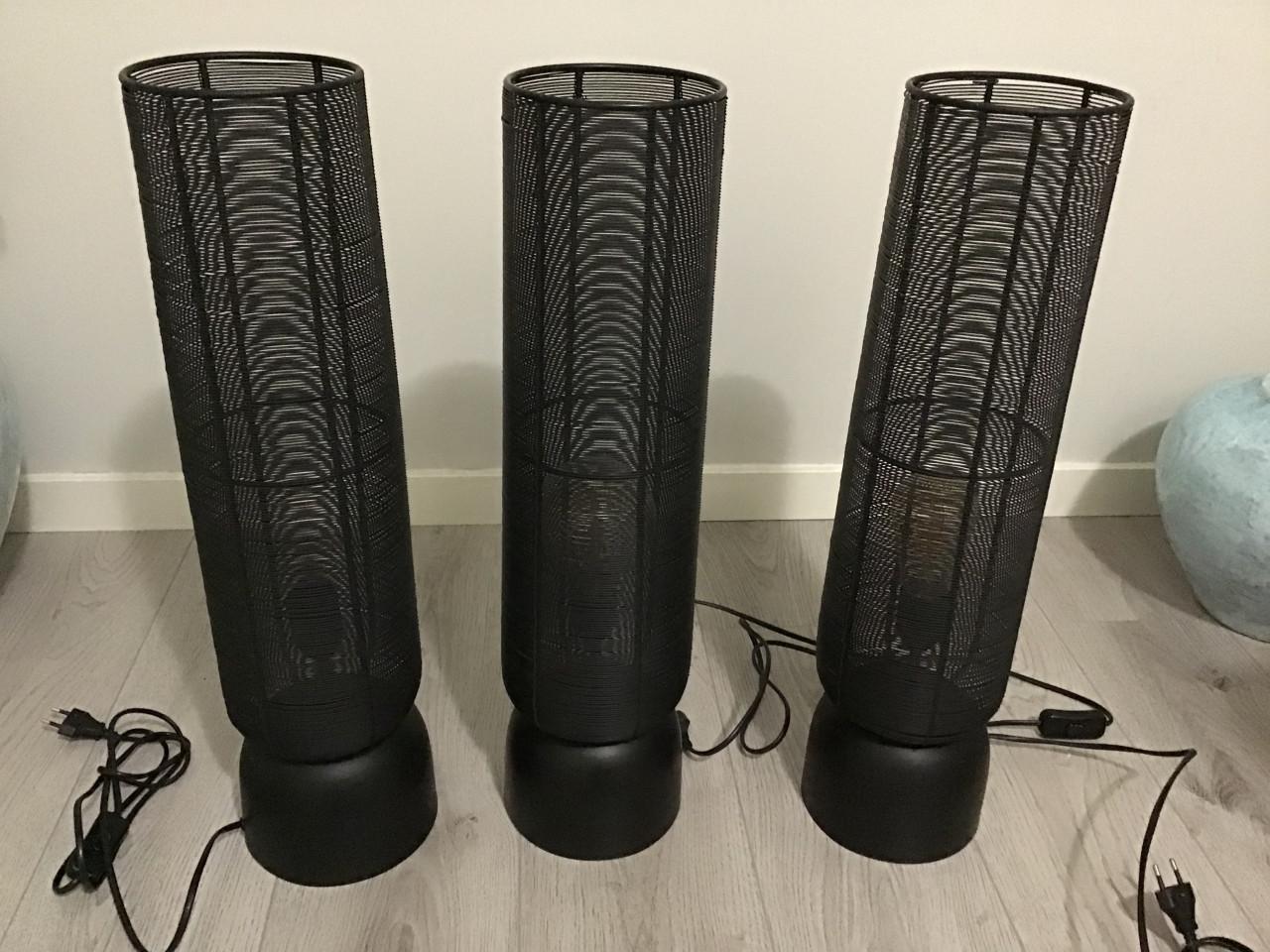 Zwarte metalen lampen, 60 cm hoog, diameter 14 cm