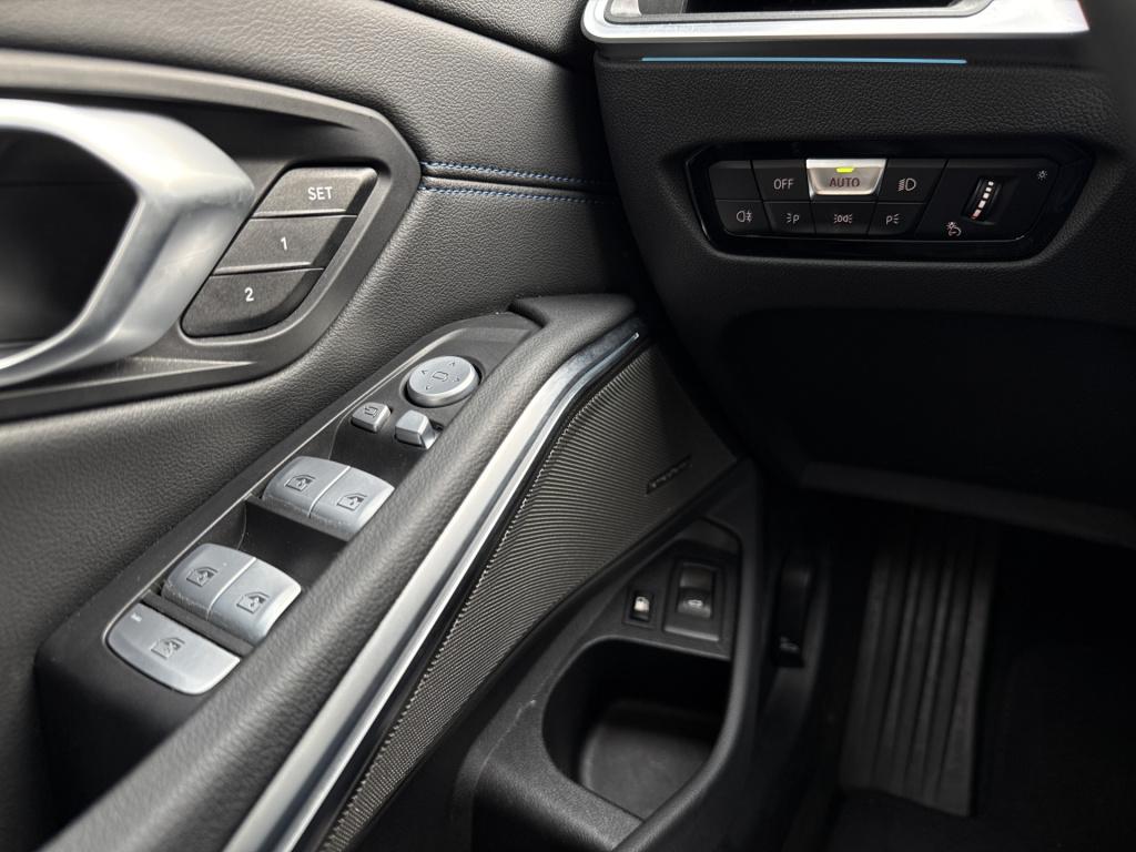 BMW 3-serie 320e m sport pro | m performance | vol opties | h&k | pano | le