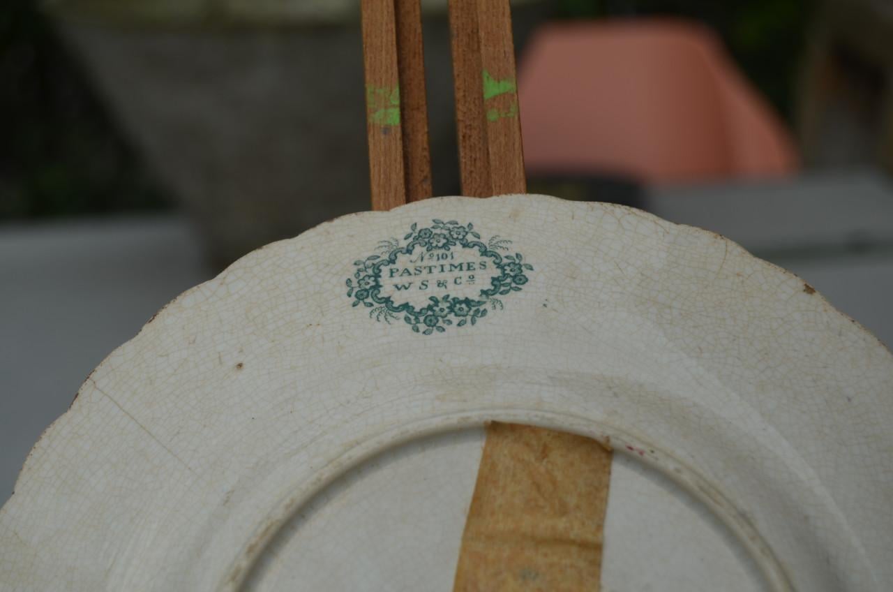 4 Porseleinen kinderbordjes W.S & Co 'Pastimes' ca. 1850