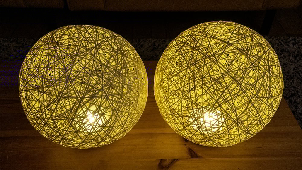 Te koop twee lampbollen