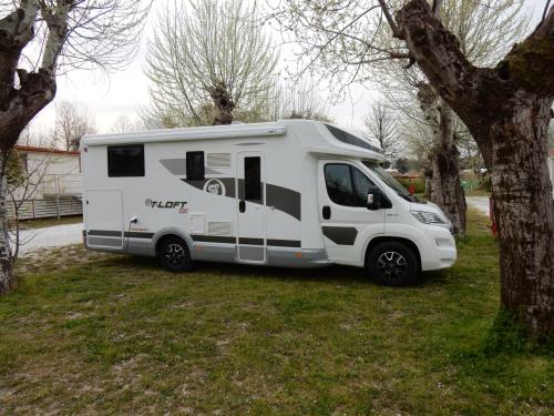 Te Koop: Mooi luxe half-integraal Camper Elnagh T-Loft 530