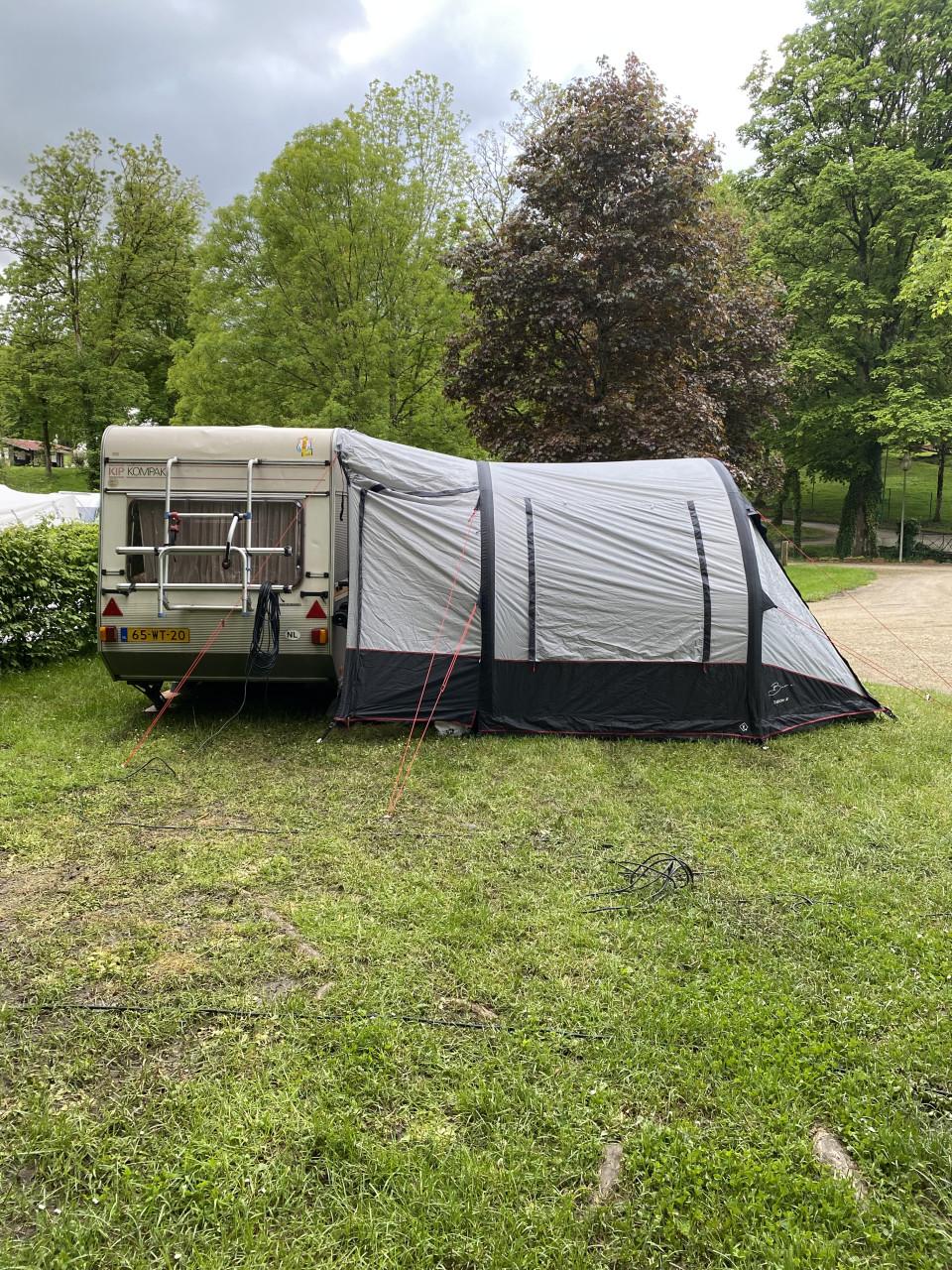 Kip Caravan (1988) incl stallingplek