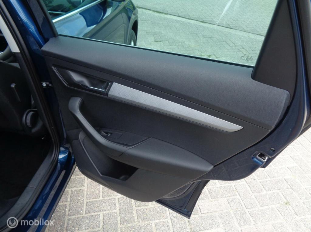Skoda Karoq 1.0 tsi business edition/airco/stoel+stuur verw/full led/apple 