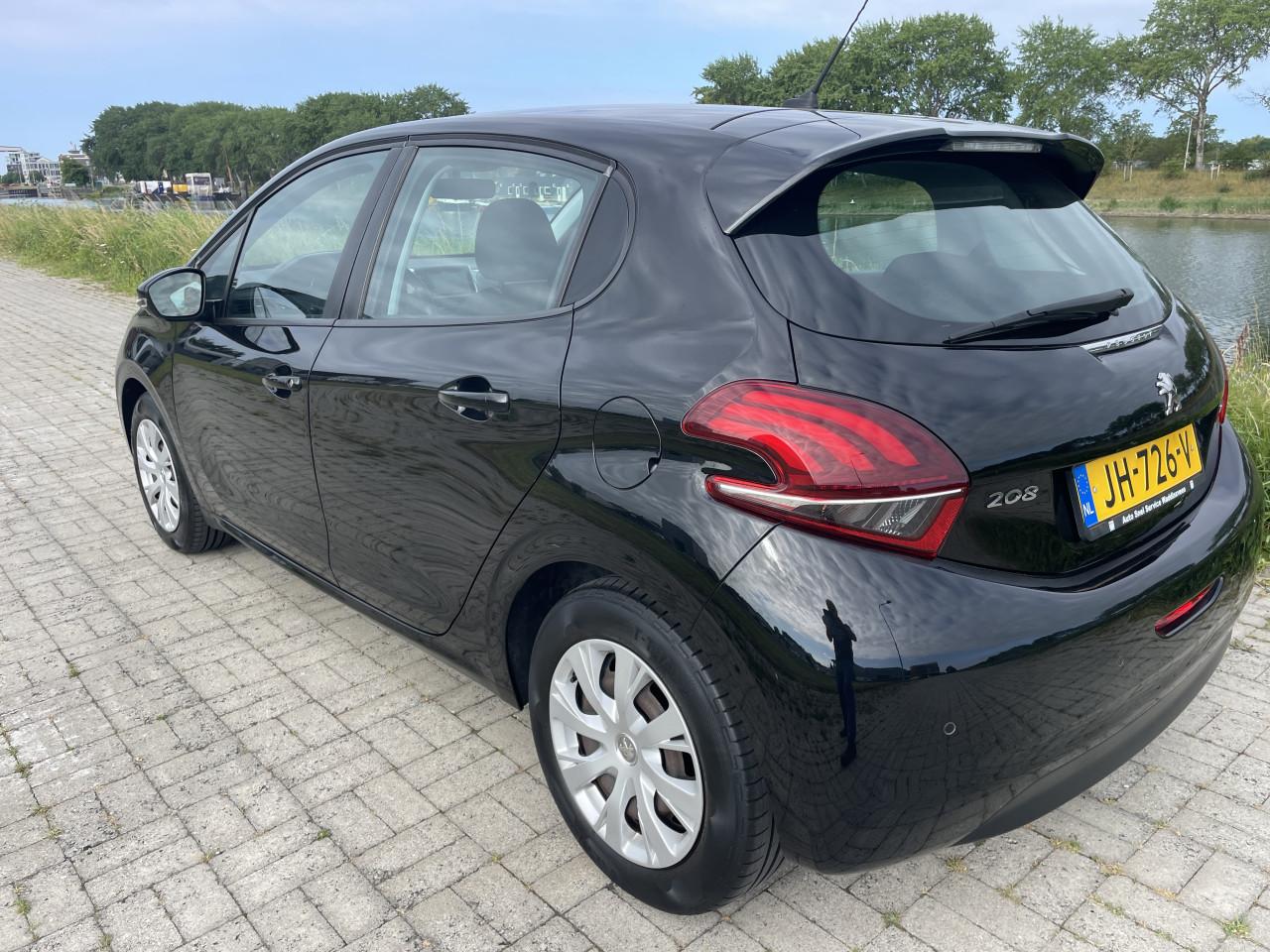 Peugeot 208 1.2 pure tech blue lion 90000 km