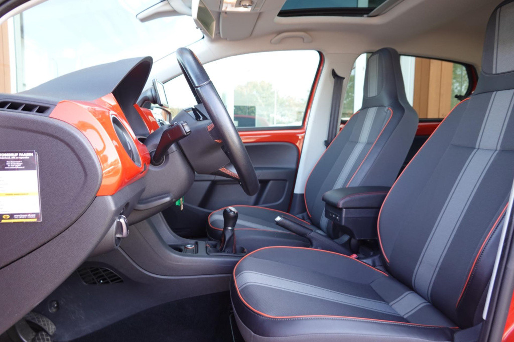 Volkswagen UP! 1.0 groove up! bluemotion