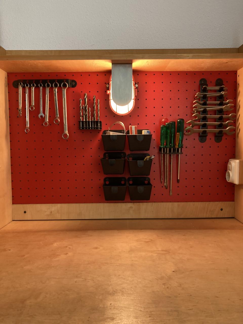 Werkbank aan muur uitklapbaar