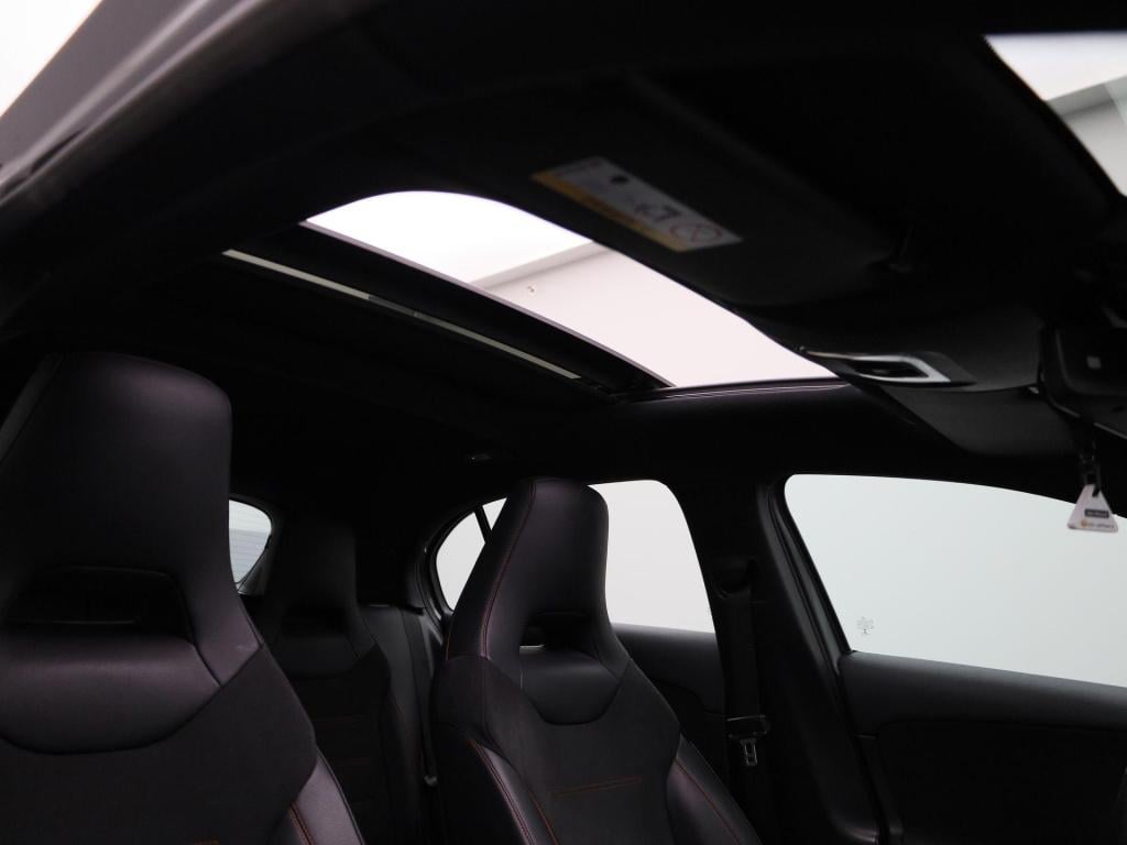 Mercedes-Benz A-Klasse 180 business solution amg | automaat | panorama dak 