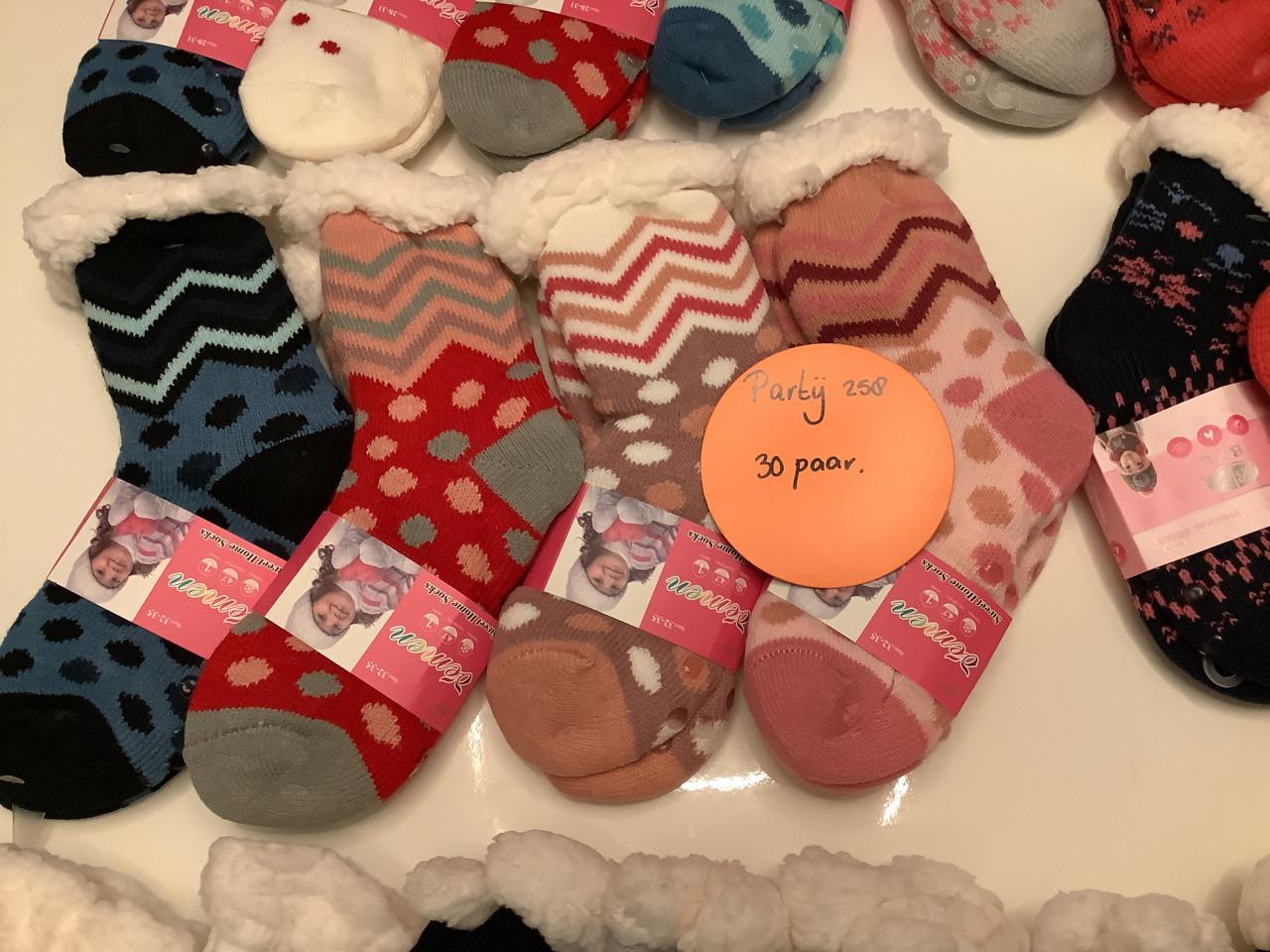 Partij leuke kinder fluffy sokken met antislip ( partij 258)