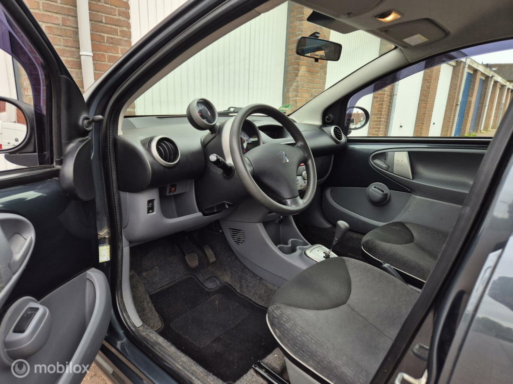 Peugeot 107 1.0 xs automaat / 5- deurs / airco / bluetooth