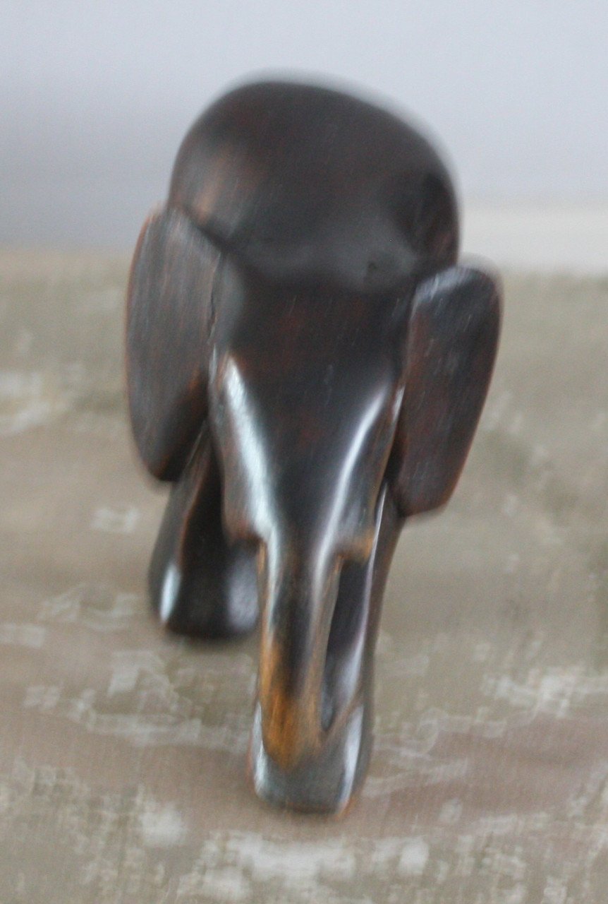 Houten oliefant beeld