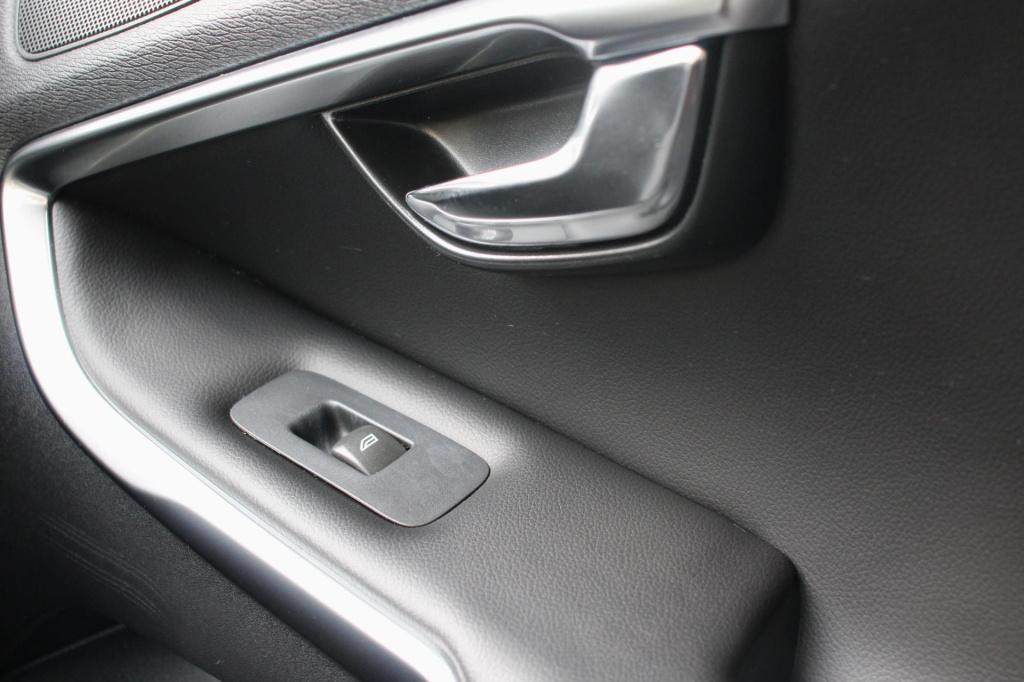 Volvo V40 1.5 t2 inscription aut. - leder - full led - navi - citycafety - 