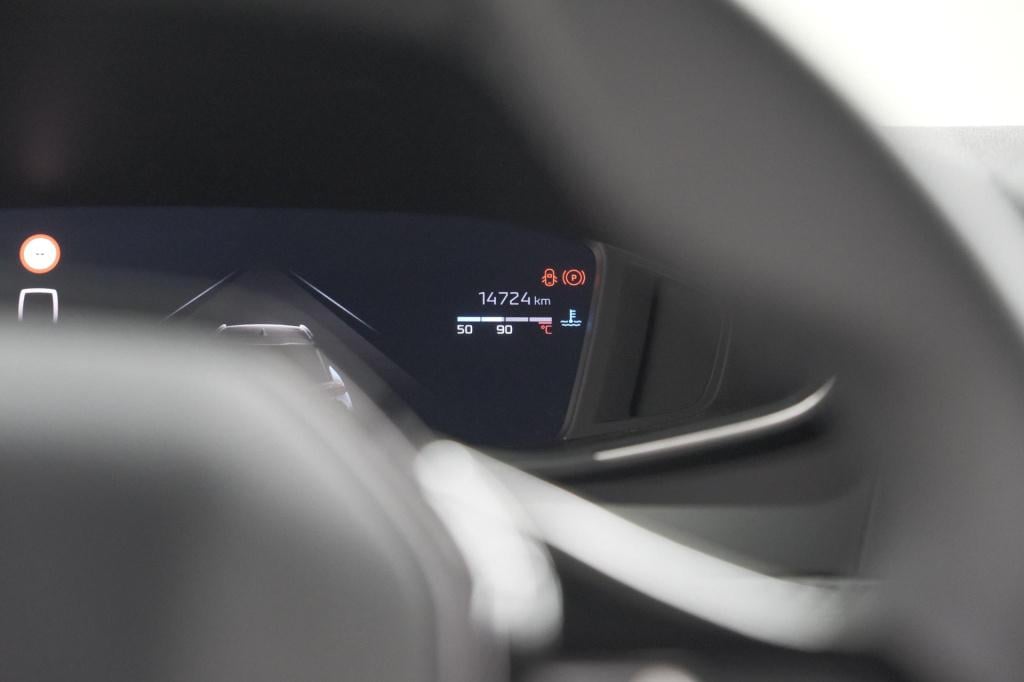 Peugeot 2008 puretech 100 allure | apple carplay | parkeersensoren | climat