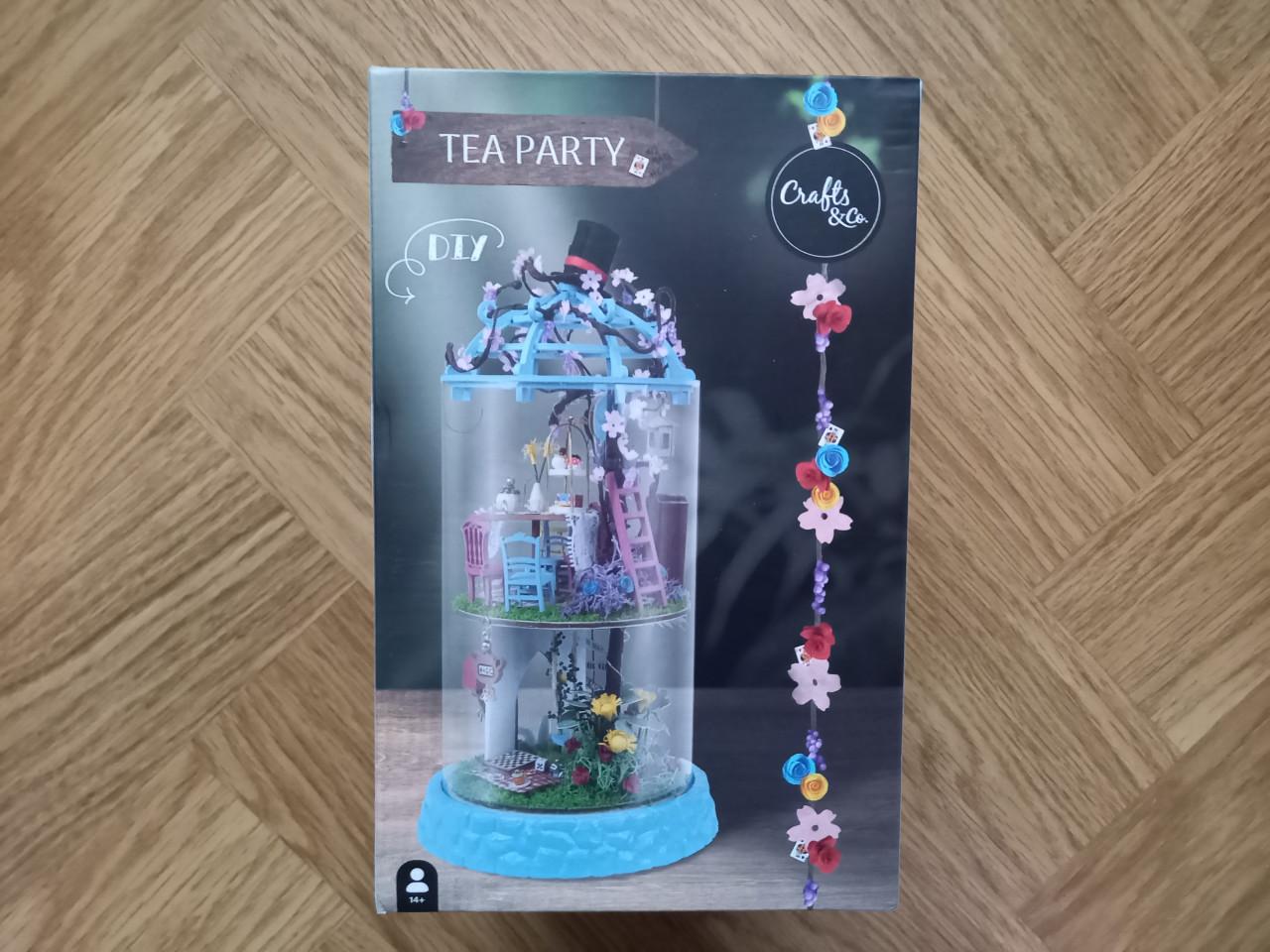 Drie bouwdozen miniatuur stolpen