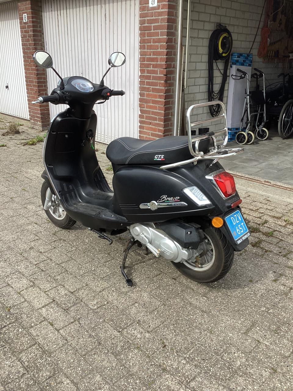 Mooie snor scooter