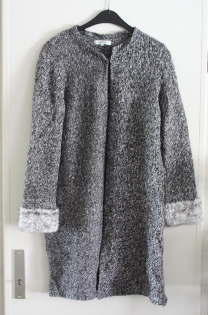 Grijs tinten vest met fluffy mouwen maat s