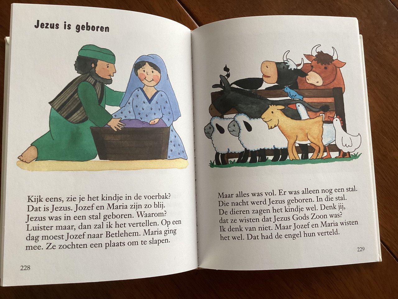 Kleuterbijbel met mooie tekeningen.
