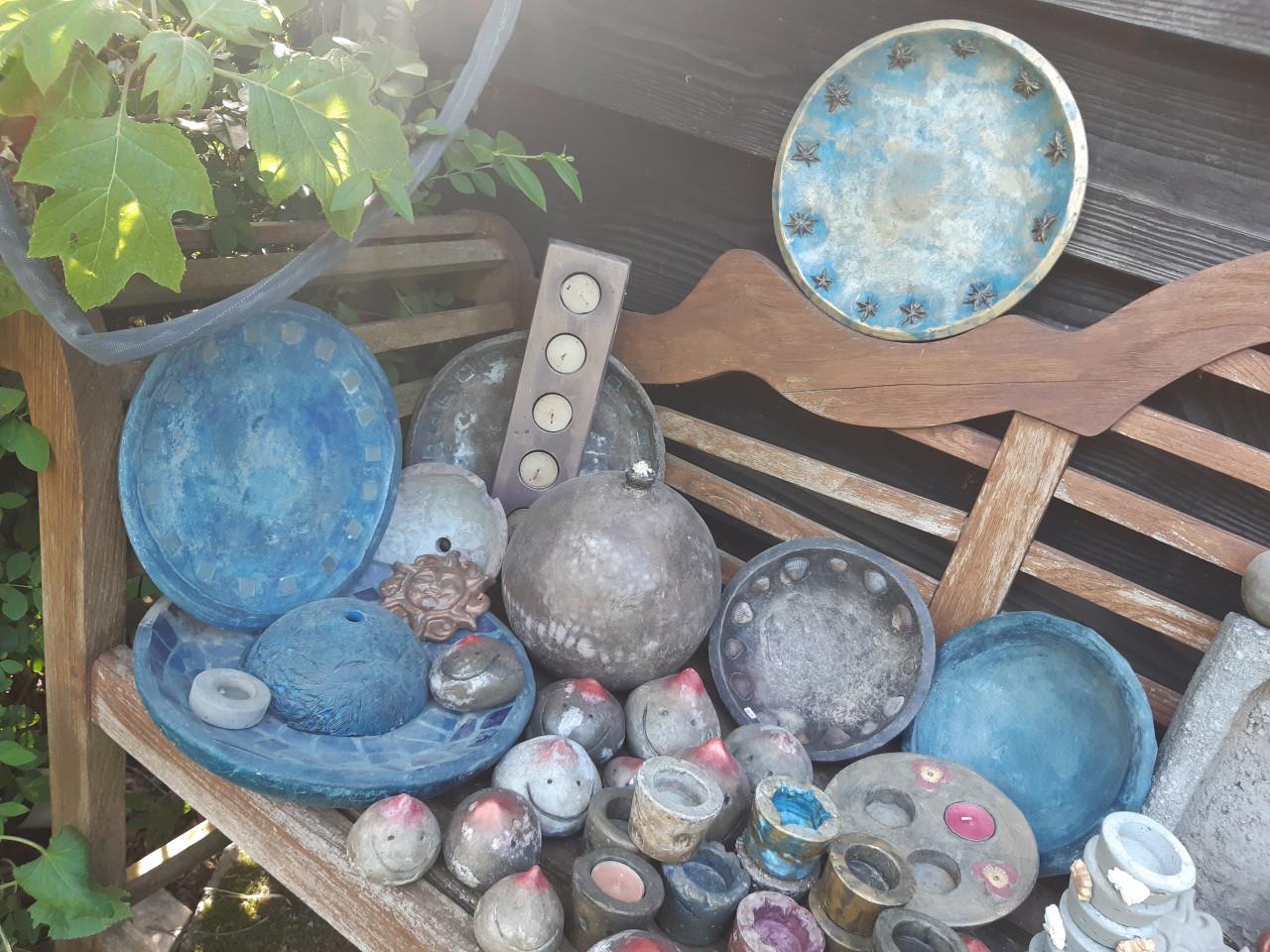 Betonnen schalen en bakjes