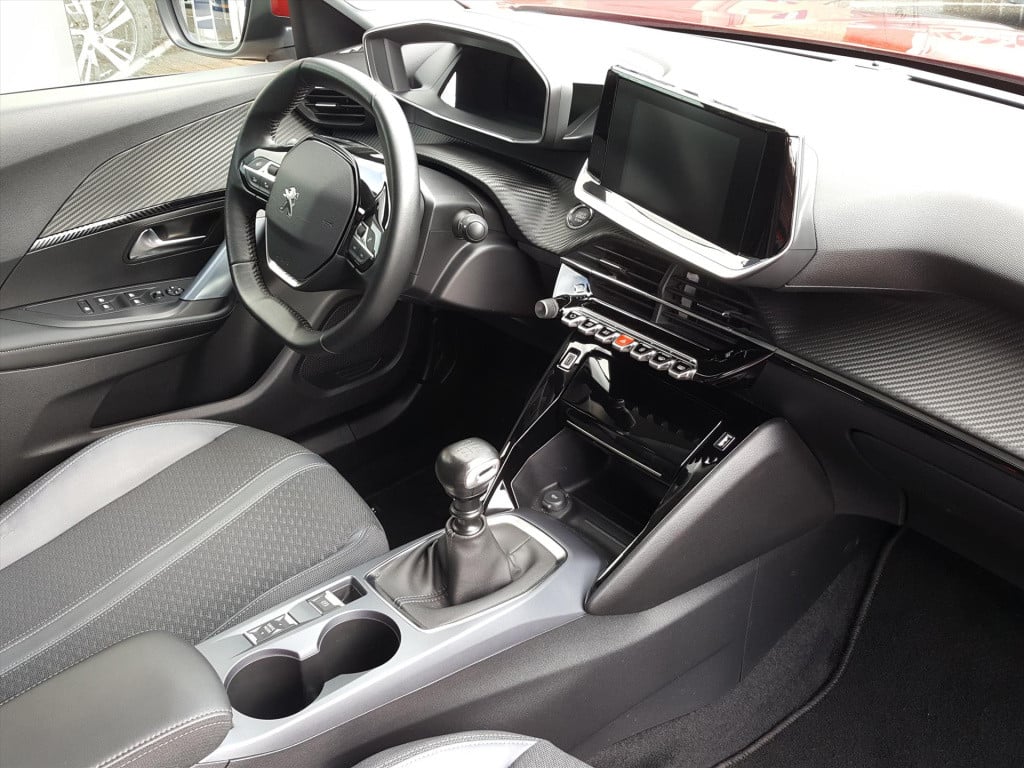 Peugeot 2008 allure pack 1.2 pt-130pk trekhaak | apple carplay & android au