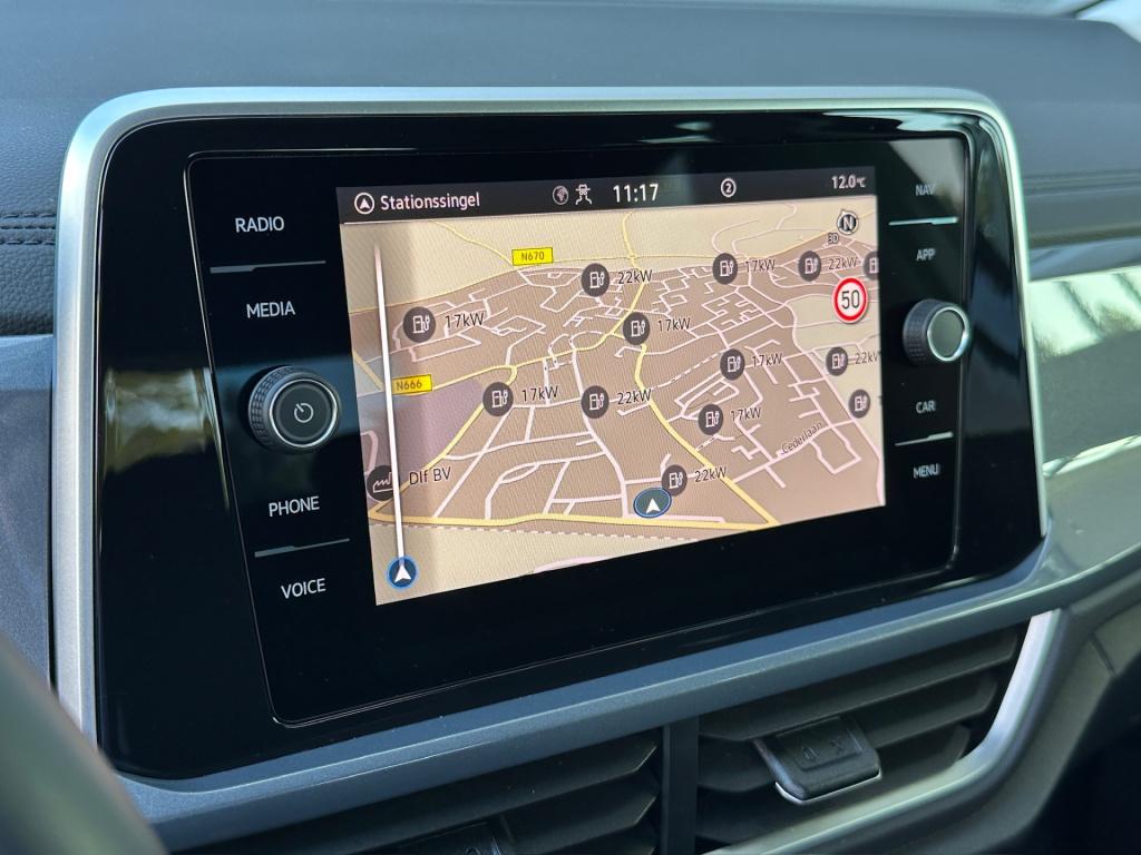 Volkswagen T-roc 1.5 tsi 150pk dsg style | trekhaak | navi | iq light | ada