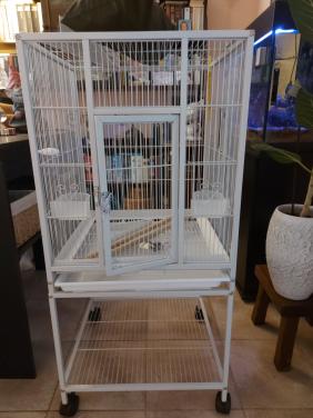 Mooie stevige verrijdbare vogelkooi