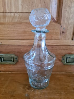 Glazen karaf met glazen stopper