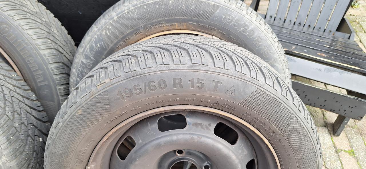 Winterbanden op stalen velgen.