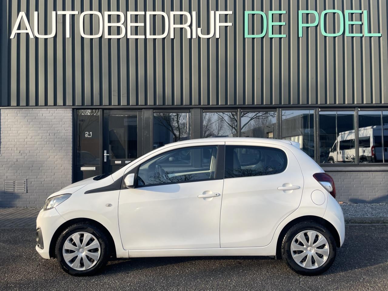 PEUGEOT 108