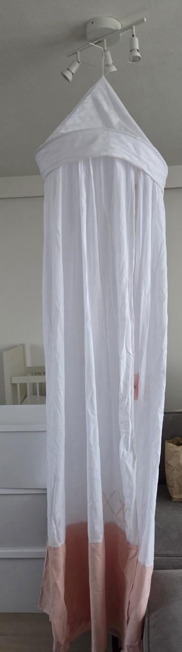 Hemeltje voor wiegje baby