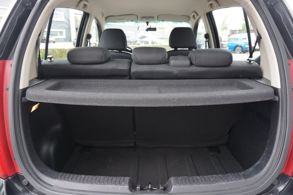 Hyundai I 10 1.1 active cool airco / elektr. ramen / nap