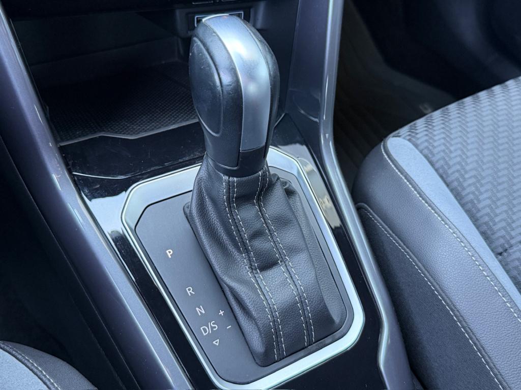 Volkswagen T-roc 1.5 tsi 150pk dsg 2x r-line | virtual | camera | dode hoek